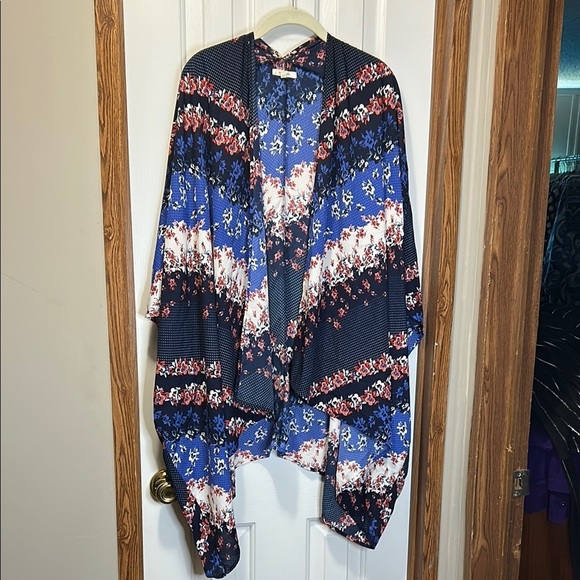 Maurices Blue and Red Floral Kimono Top - Picture 2 of 6